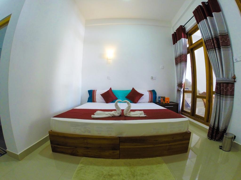 Sanctuary Cove Guest House Полонарува Стая снимка