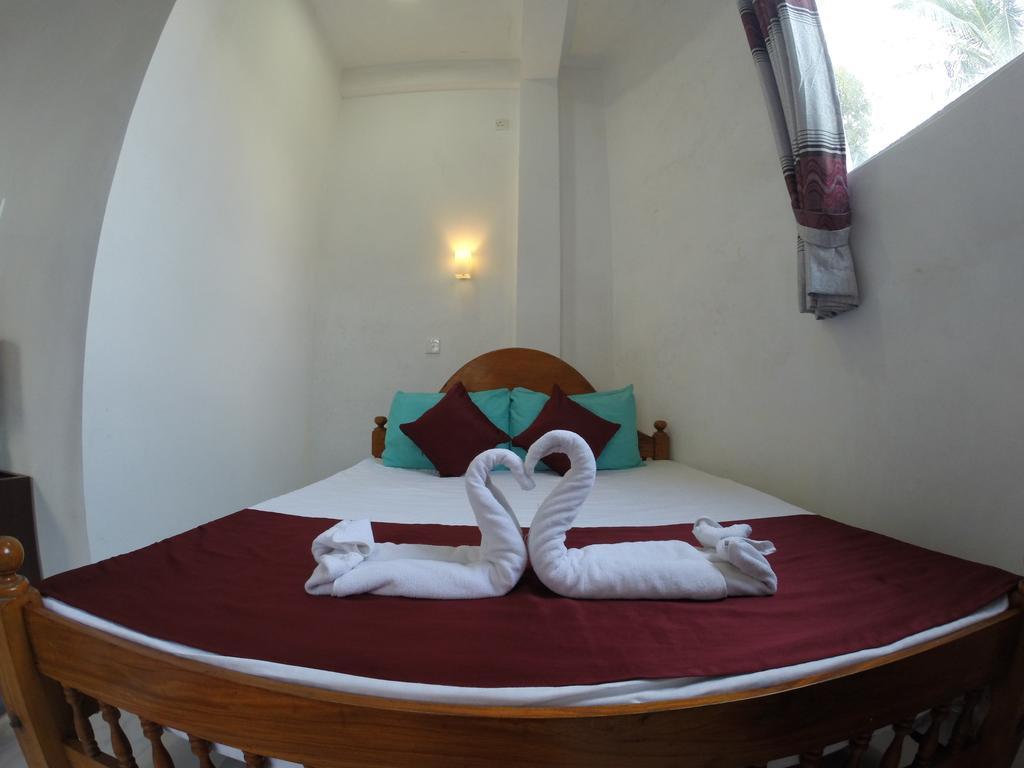 Sanctuary Cove Guest House Полонарува Екстериор снимка