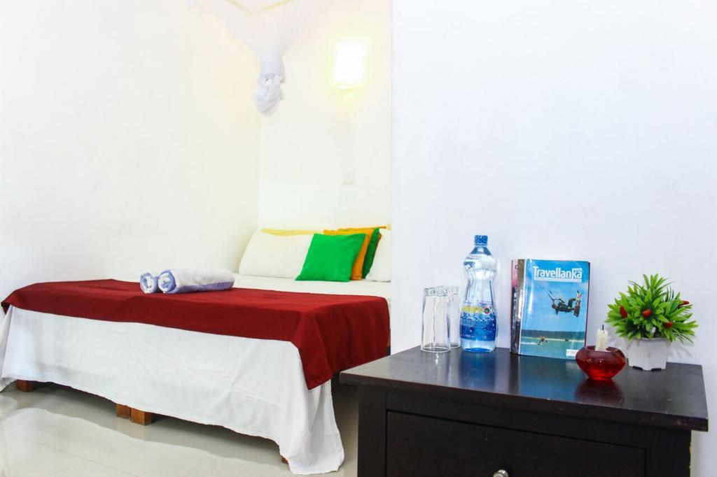 Sanctuary Cove Guest House Полонарува Екстериор снимка