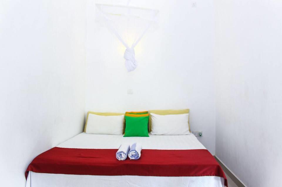 Sanctuary Cove Guest House Полонарува Екстериор снимка