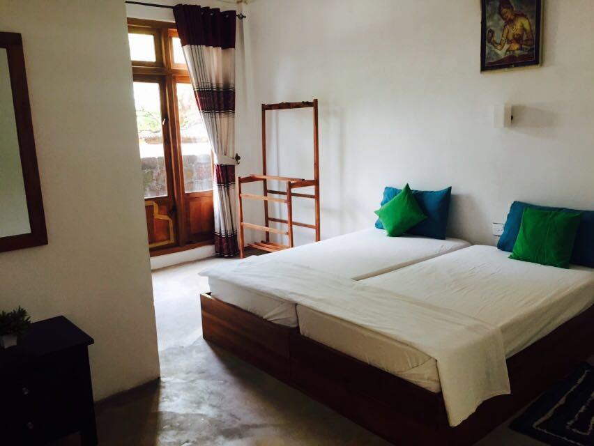 Sanctuary Cove Guest House Полонарува Екстериор снимка